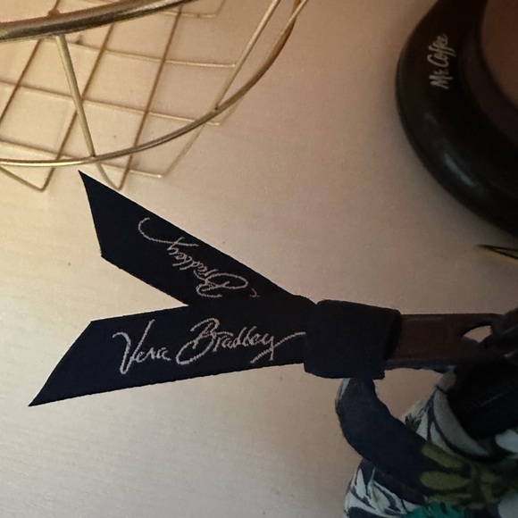 VERA BRADLEY Quilted Wristlet in “Caribbean Sea” Print(NWOT) - Picture 3 of 5